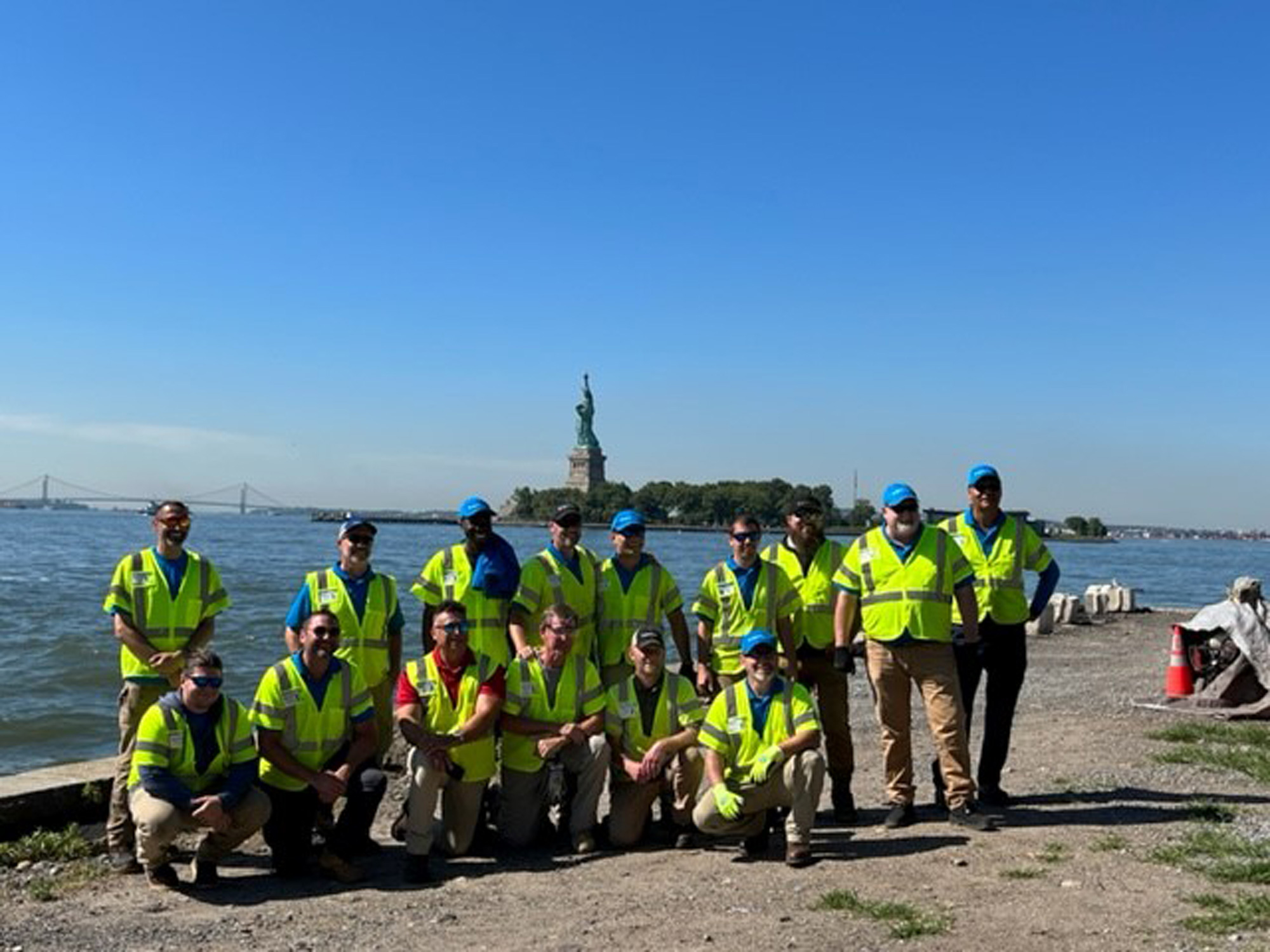 16 groupphotoofworkers2